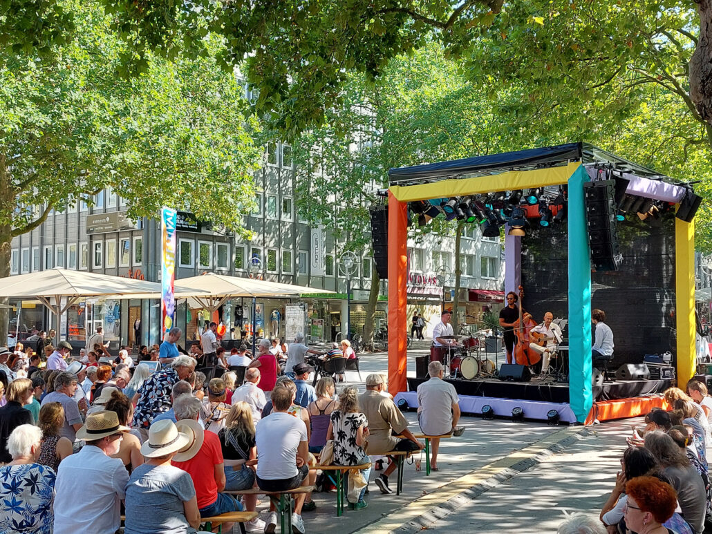„Micro!Festival“ lockt mit Weltmusik und Straßentheater in die Dortmunder City
