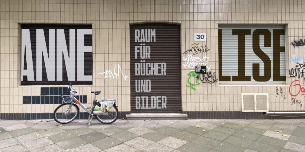 ANNELISE: AUFGESCHLAGEN